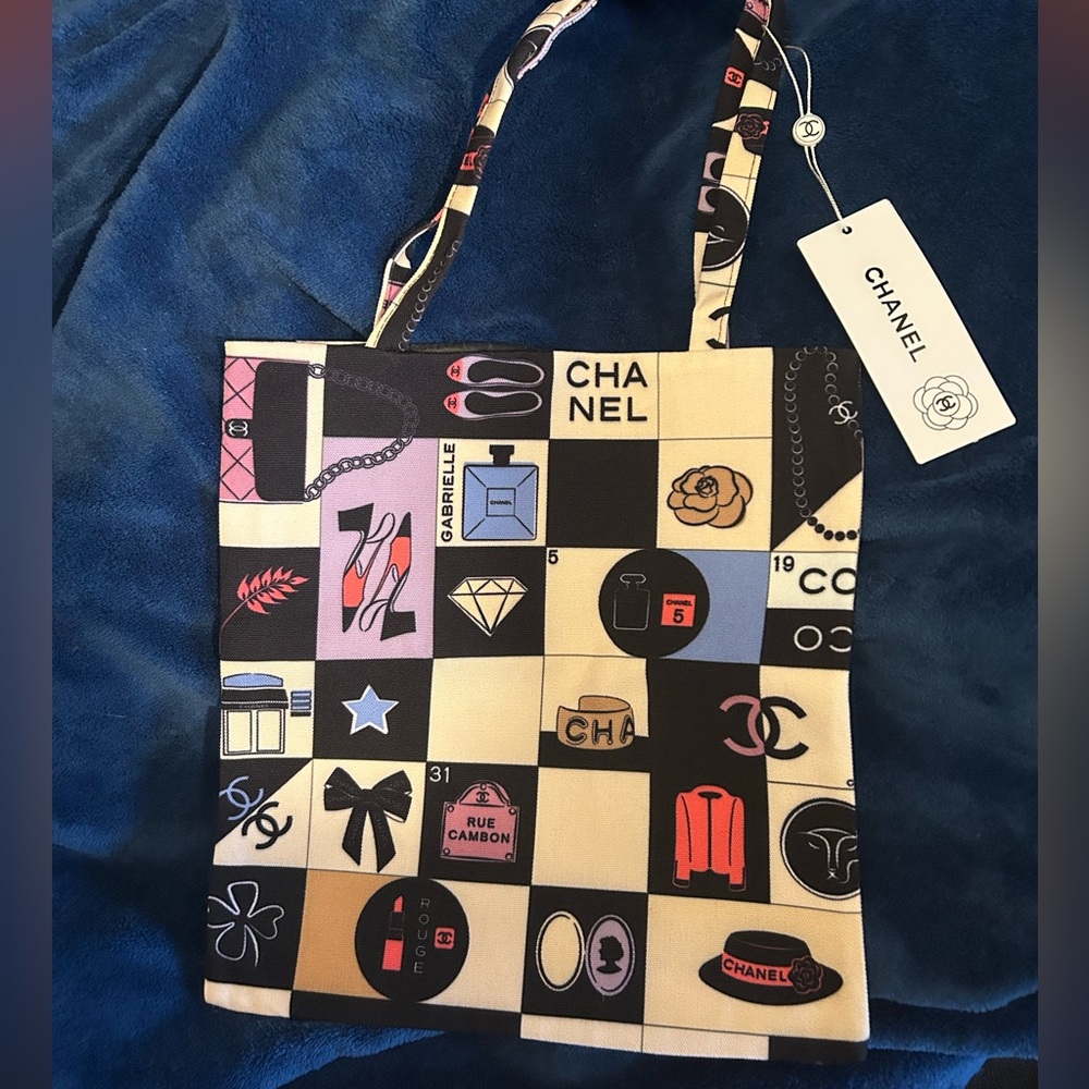 New Chanel Graphic Black and Cream Tote GWP